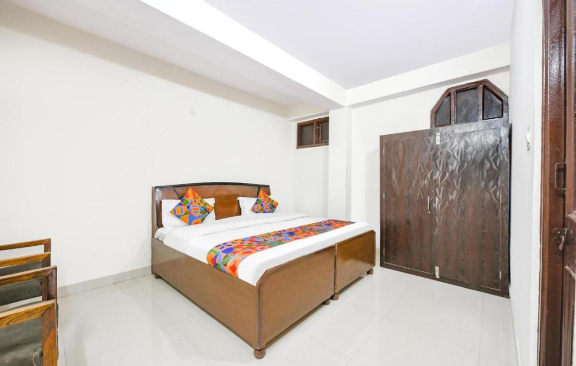 Lotus Tulip Premium Boutique Hotel- Rated Area Near Bus-stand And Railway Station Homestay Mathura